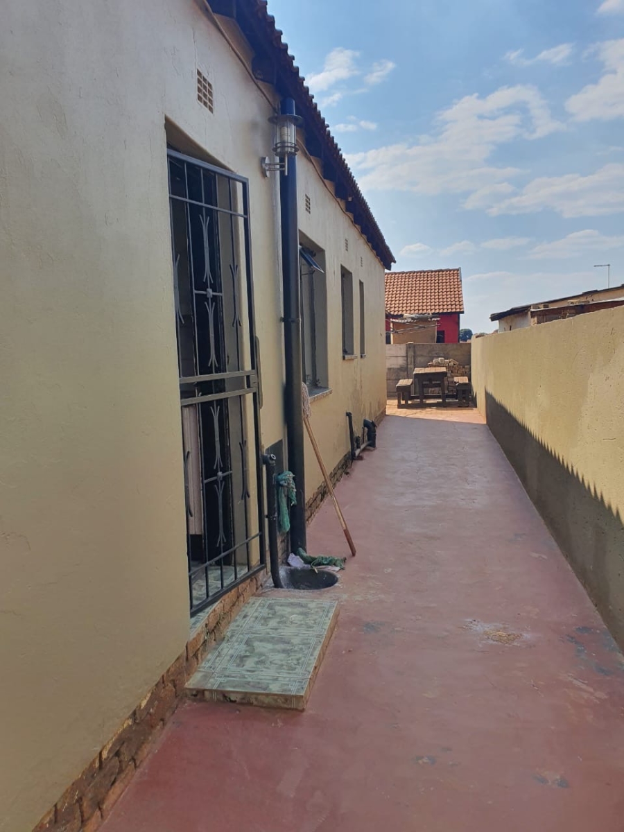 3 Bedroom Property for Sale in Tokoza Gauteng