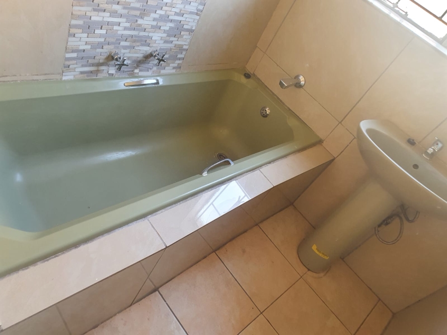 3 Bedroom Property for Sale in Tokoza Gauteng