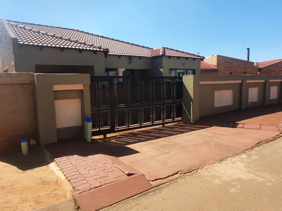 3 Bedroom Property for Sale in Tokoza Gauteng