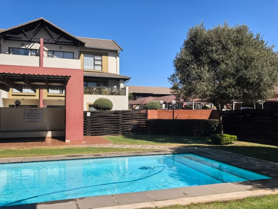 To Let 2 Bedroom Property for Rent in Noordwyk Gauteng