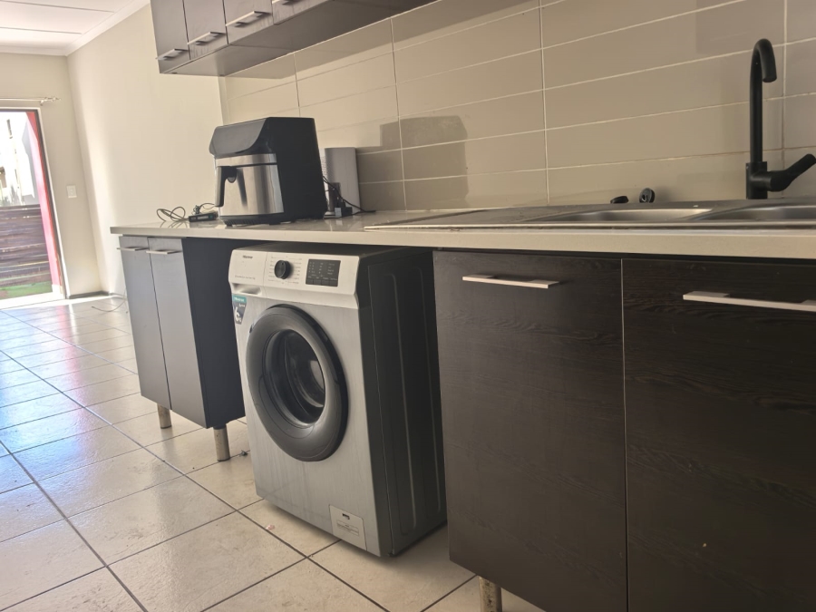 To Let 2 Bedroom Property for Rent in Noordwyk Gauteng
