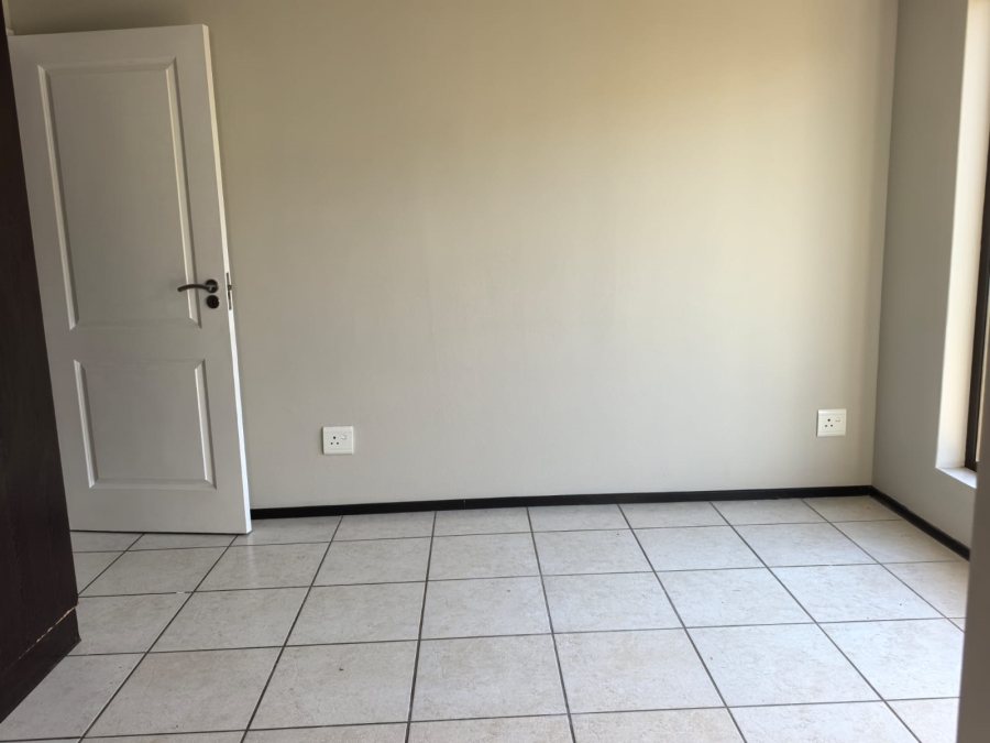 To Let 2 Bedroom Property for Rent in Noordwyk Gauteng