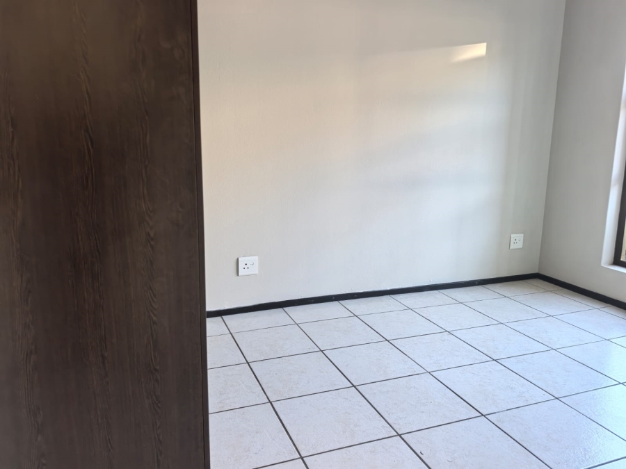 To Let 2 Bedroom Property for Rent in Noordwyk Gauteng