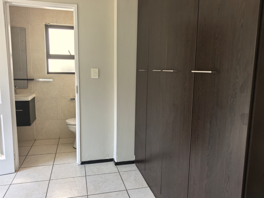 To Let 2 Bedroom Property for Rent in Noordwyk Gauteng