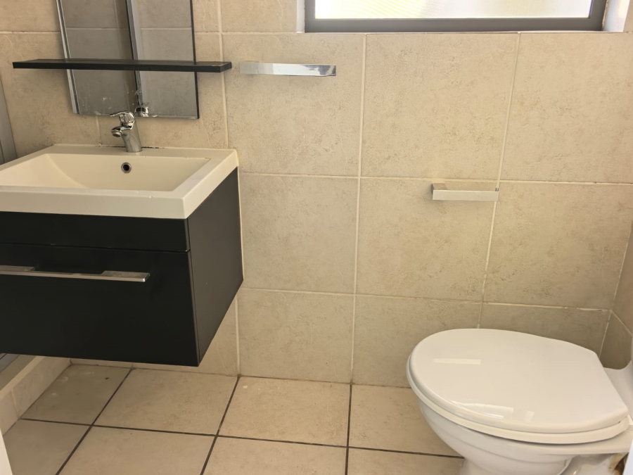 To Let 2 Bedroom Property for Rent in Noordwyk Gauteng