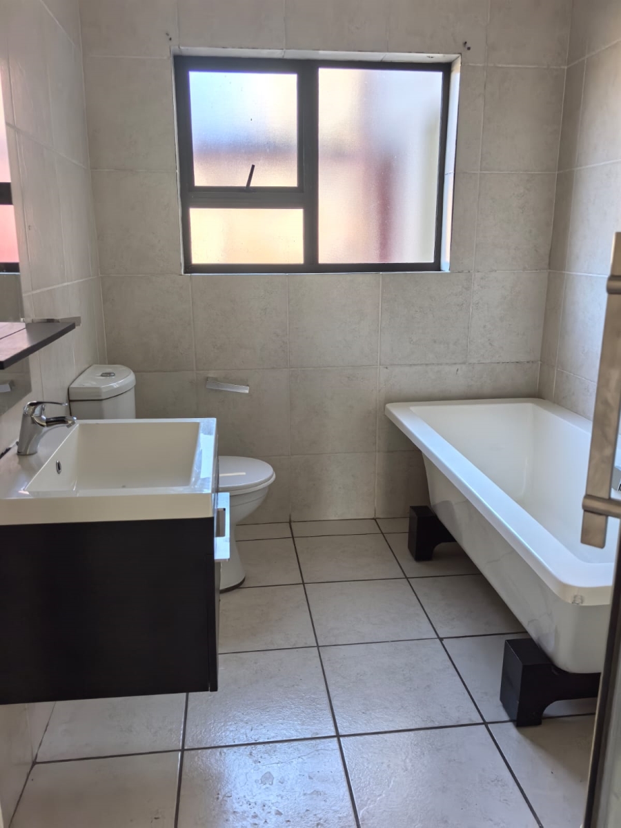 To Let 2 Bedroom Property for Rent in Noordwyk Gauteng