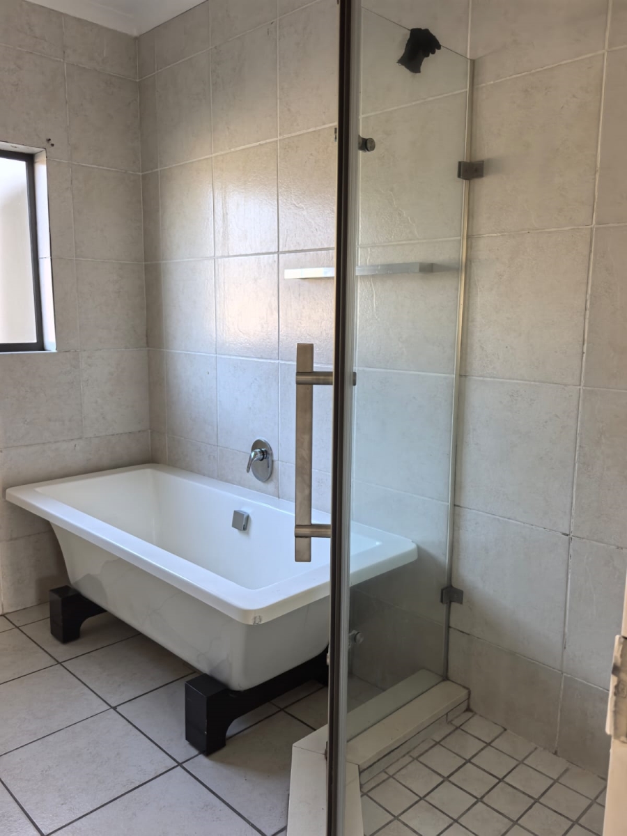 To Let 2 Bedroom Property for Rent in Noordwyk Gauteng