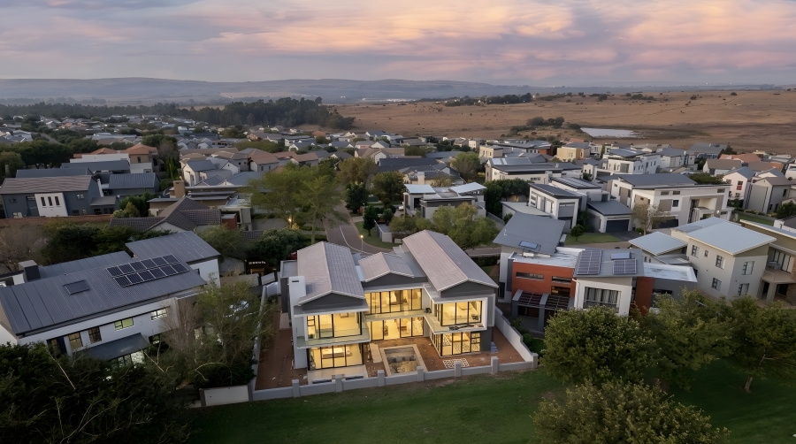5 Bedroom Property for Sale in Copperleaf Estate Gauteng