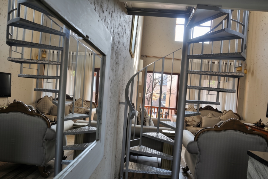2 Bedroom Property for Sale in Sunninghill Gauteng