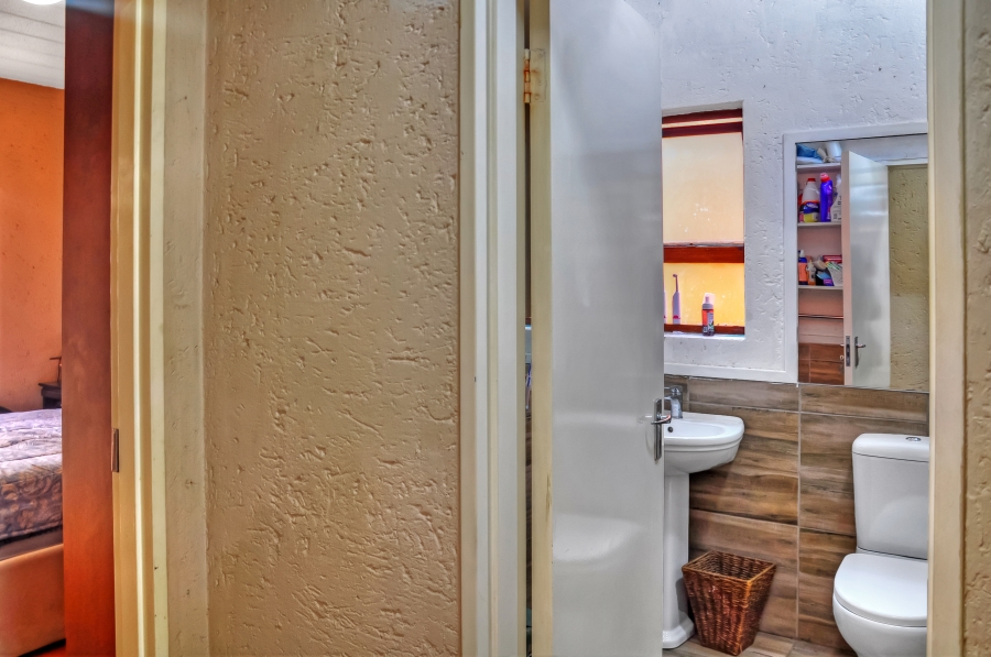 2 Bedroom Property for Sale in Sunninghill Gauteng