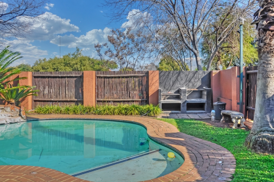 2 Bedroom Property for Sale in Sunninghill Gauteng