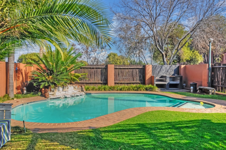 2 Bedroom Property for Sale in Sunninghill Gauteng