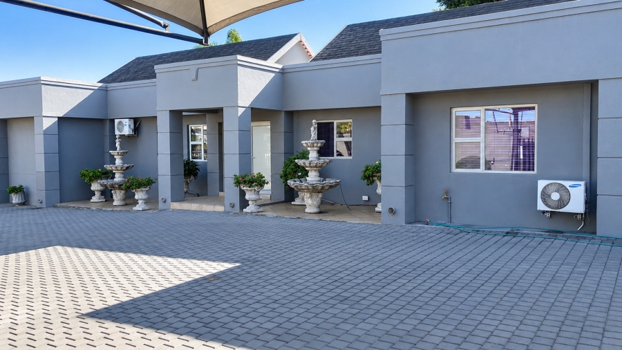 To Let Commercial Property for Rent in Benmore Gardens Gauteng
