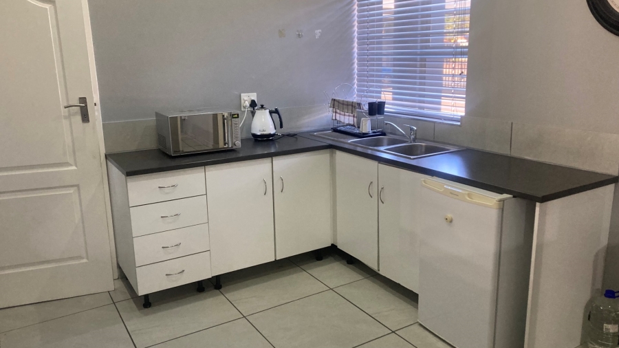 To Let Commercial Property for Rent in Benmore Gardens Gauteng