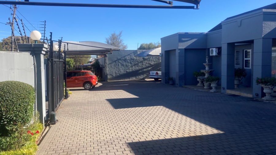 To Let Commercial Property for Rent in Benmore Gardens Gauteng
