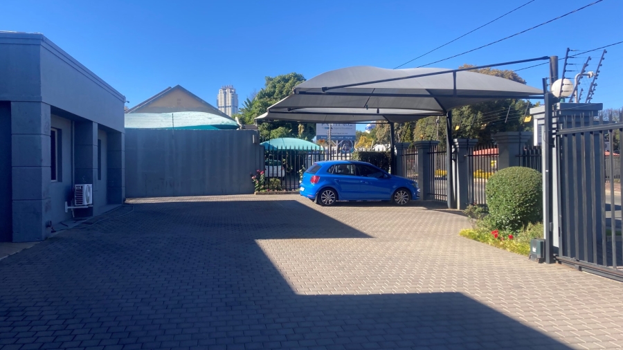 To Let Commercial Property for Rent in Benmore Gardens Gauteng