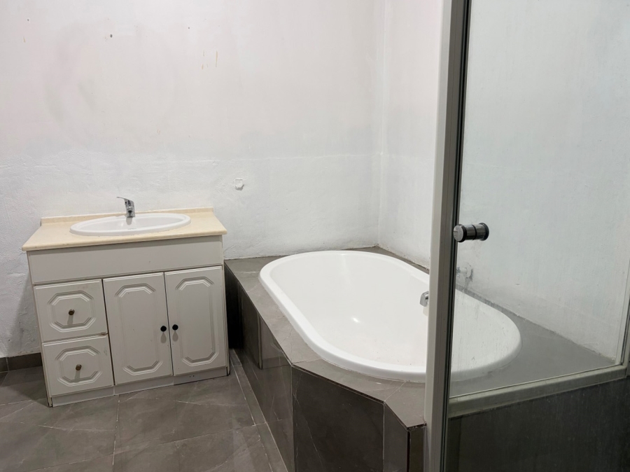 To Let 3 Bedroom Property for Rent in Ferndale Gauteng