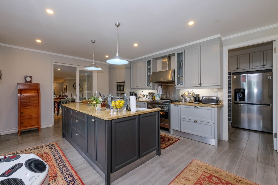 4 Bedroom Property for Sale in Hurlingham Gauteng