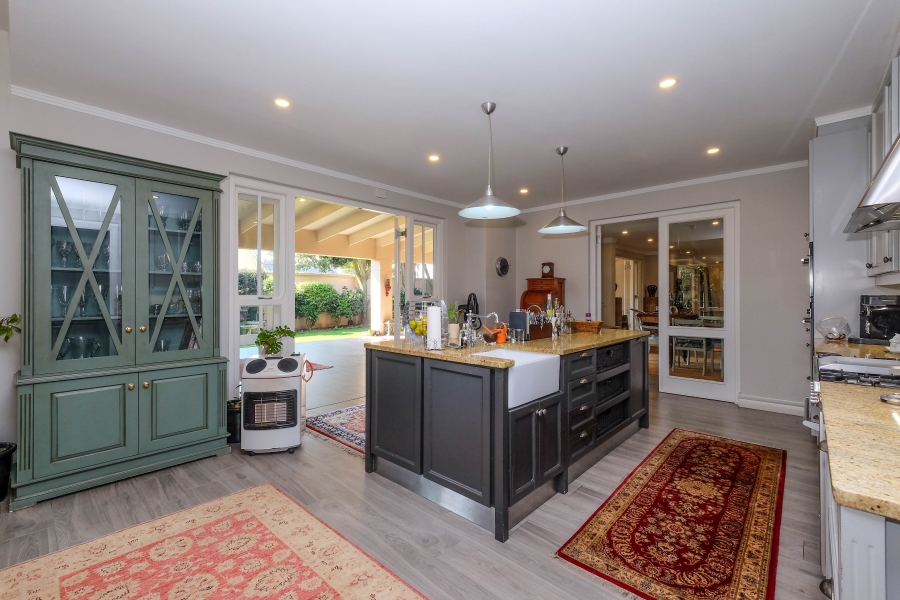 4 Bedroom Property for Sale in Hurlingham Gauteng