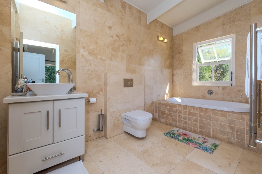 4 Bedroom Property for Sale in Hurlingham Gauteng