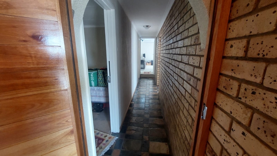 6 Bedroom Property for Sale in Rant En Dal Gauteng