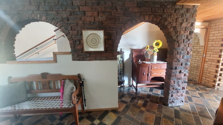 6 Bedroom Property for Sale in Rant En Dal Gauteng