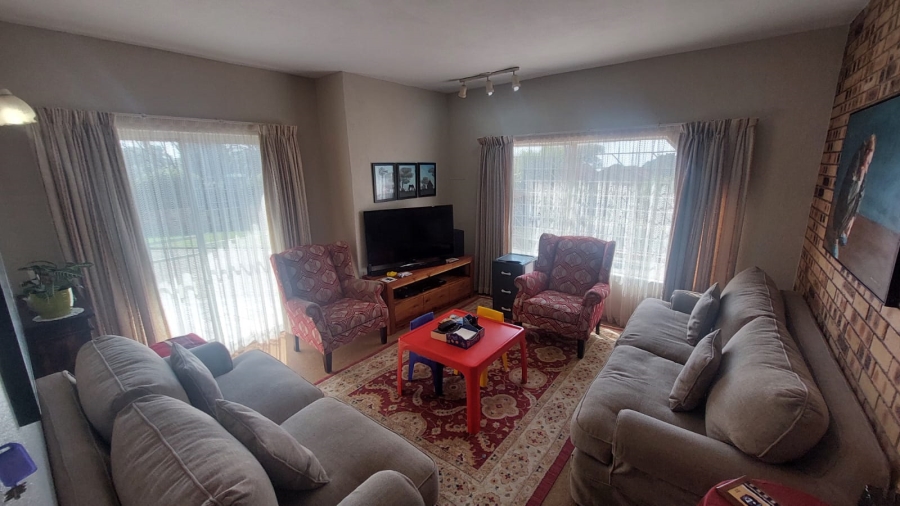6 Bedroom Property for Sale in Rant En Dal Gauteng