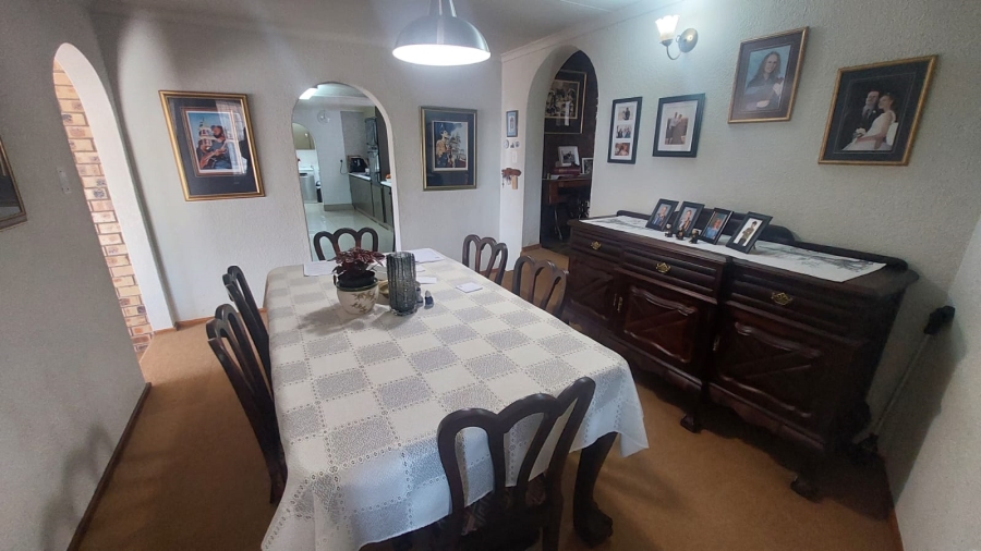 6 Bedroom Property for Sale in Rant En Dal Gauteng