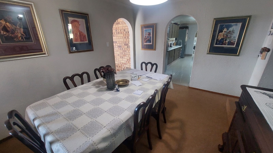 6 Bedroom Property for Sale in Rant En Dal Gauteng