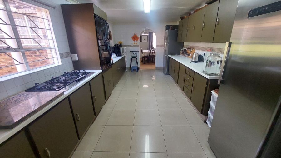 6 Bedroom Property for Sale in Rant En Dal Gauteng