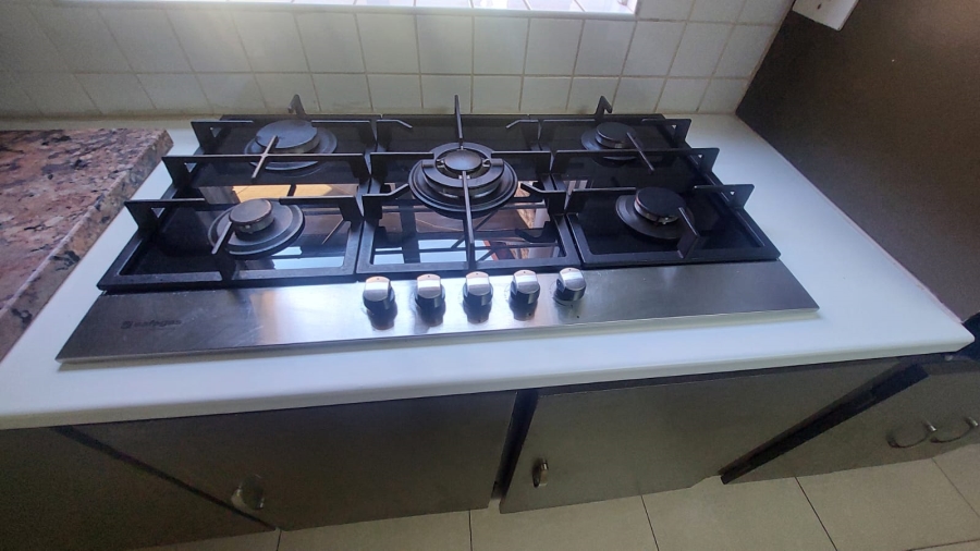 6 Bedroom Property for Sale in Rant En Dal Gauteng