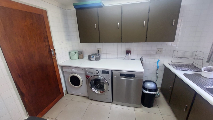 6 Bedroom Property for Sale in Rant En Dal Gauteng