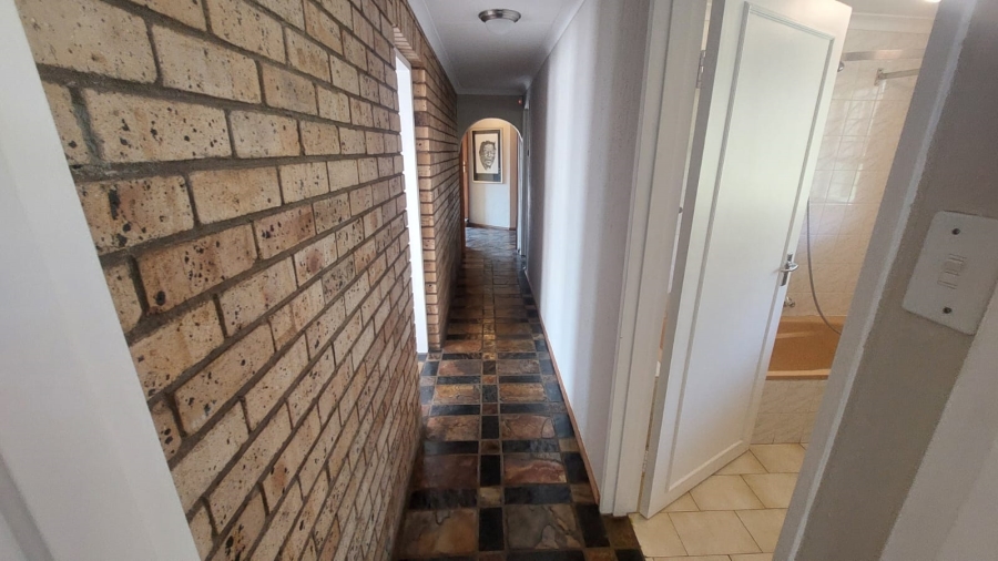 6 Bedroom Property for Sale in Rant En Dal Gauteng
