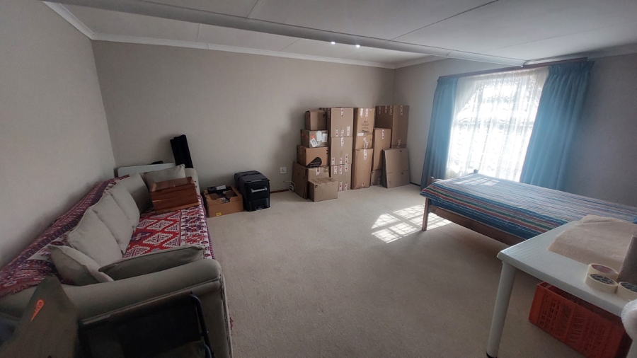 6 Bedroom Property for Sale in Rant En Dal Gauteng