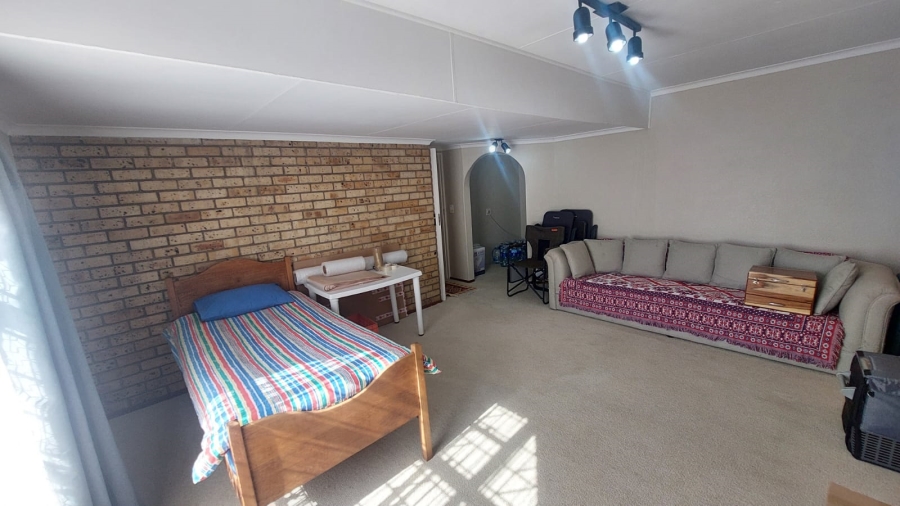 6 Bedroom Property for Sale in Rant En Dal Gauteng