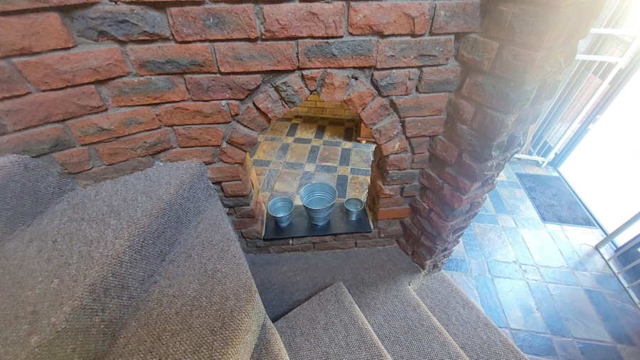 6 Bedroom Property for Sale in Rant En Dal Gauteng
