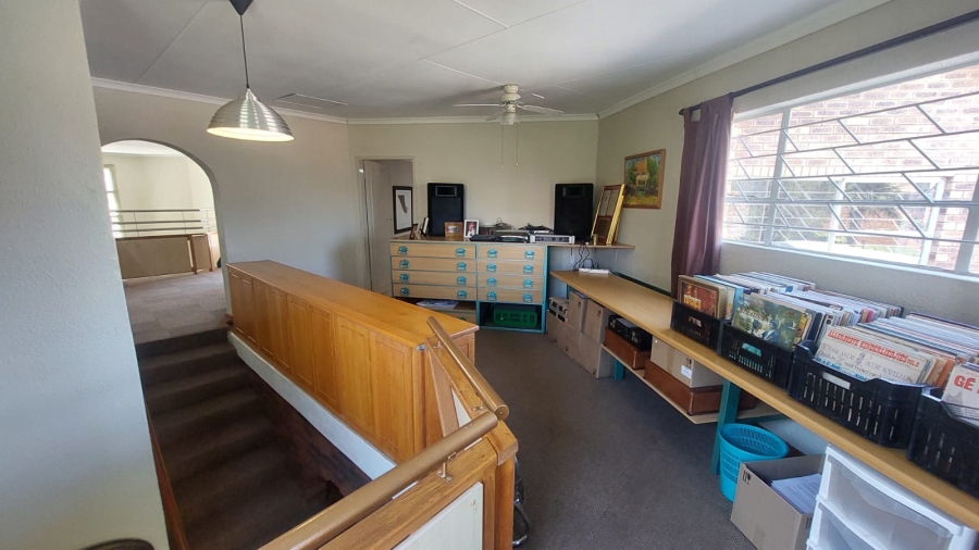 6 Bedroom Property for Sale in Rant En Dal Gauteng