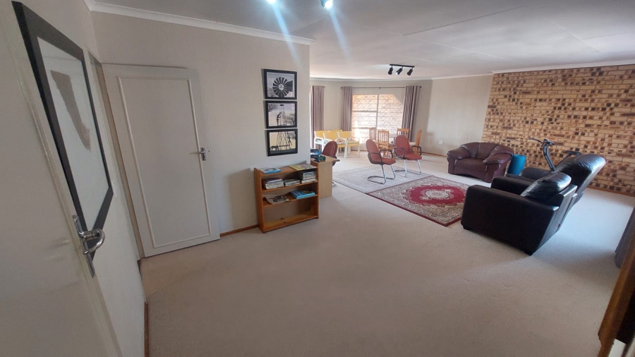6 Bedroom Property for Sale in Rant En Dal Gauteng