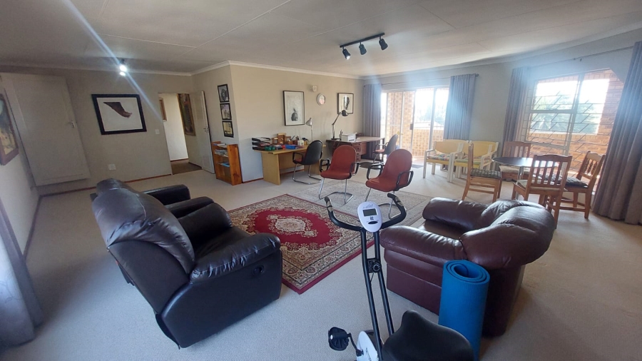 6 Bedroom Property for Sale in Rant En Dal Gauteng
