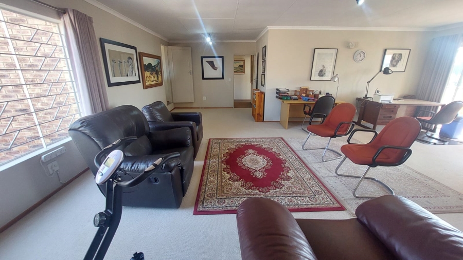 6 Bedroom Property for Sale in Rant En Dal Gauteng