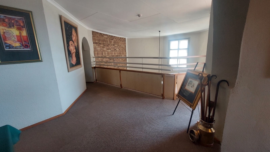 6 Bedroom Property for Sale in Rant En Dal Gauteng