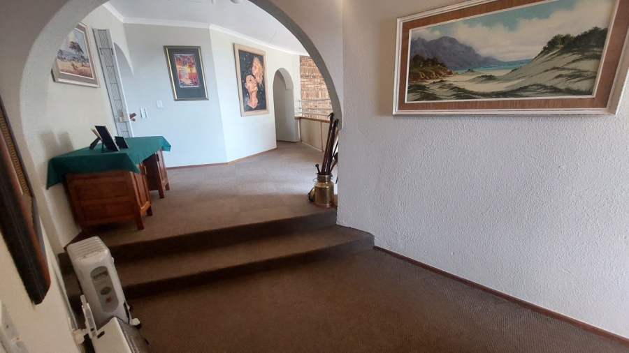 6 Bedroom Property for Sale in Rant En Dal Gauteng