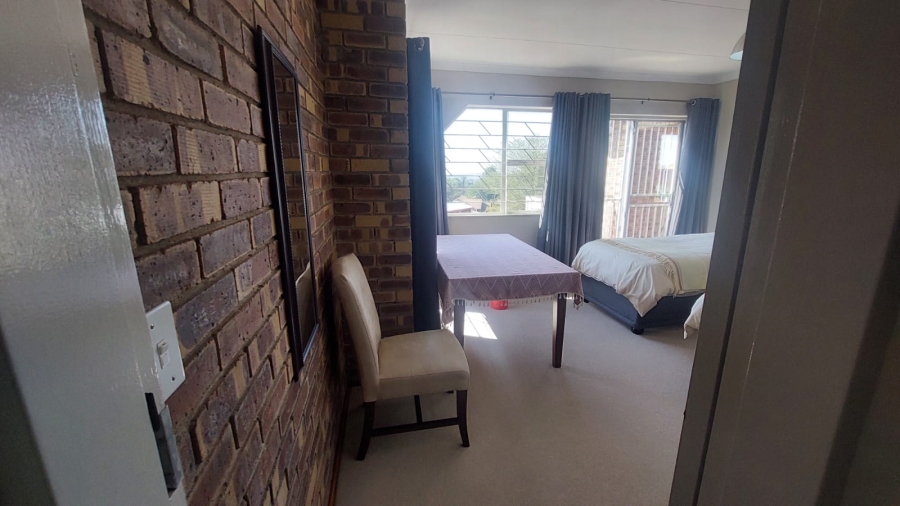 6 Bedroom Property for Sale in Rant En Dal Gauteng