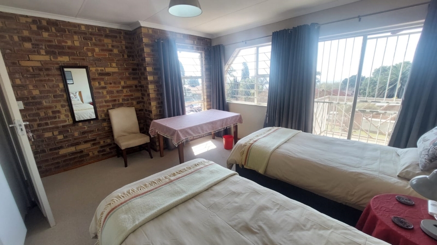 6 Bedroom Property for Sale in Rant En Dal Gauteng