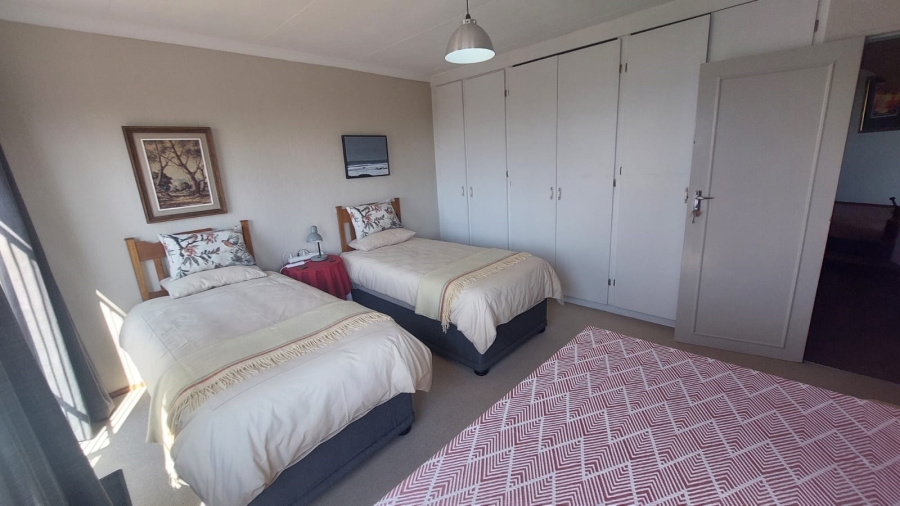 6 Bedroom Property for Sale in Rant En Dal Gauteng
