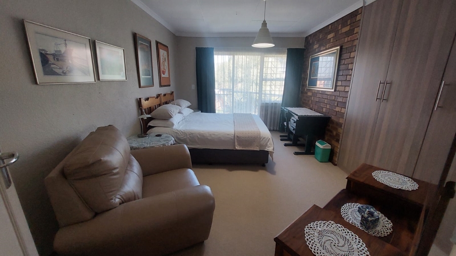 6 Bedroom Property for Sale in Rant En Dal Gauteng