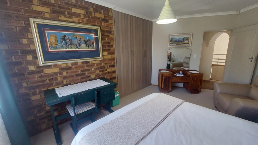 6 Bedroom Property for Sale in Rant En Dal Gauteng