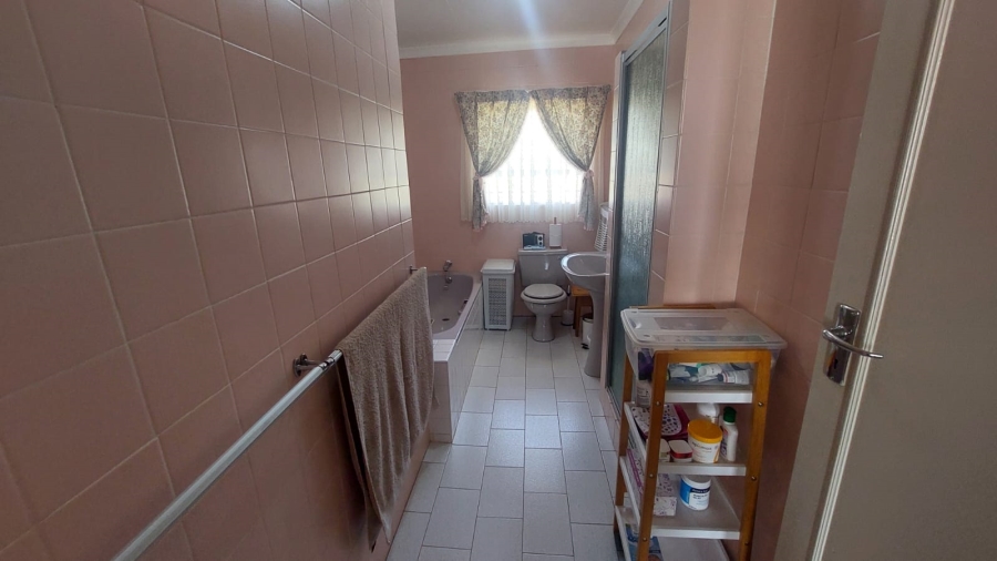 6 Bedroom Property for Sale in Rant En Dal Gauteng