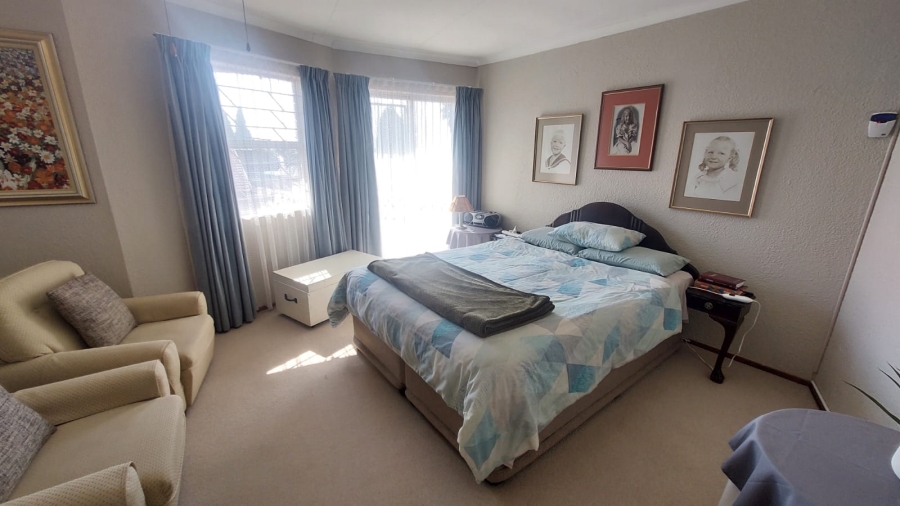 6 Bedroom Property for Sale in Rant En Dal Gauteng