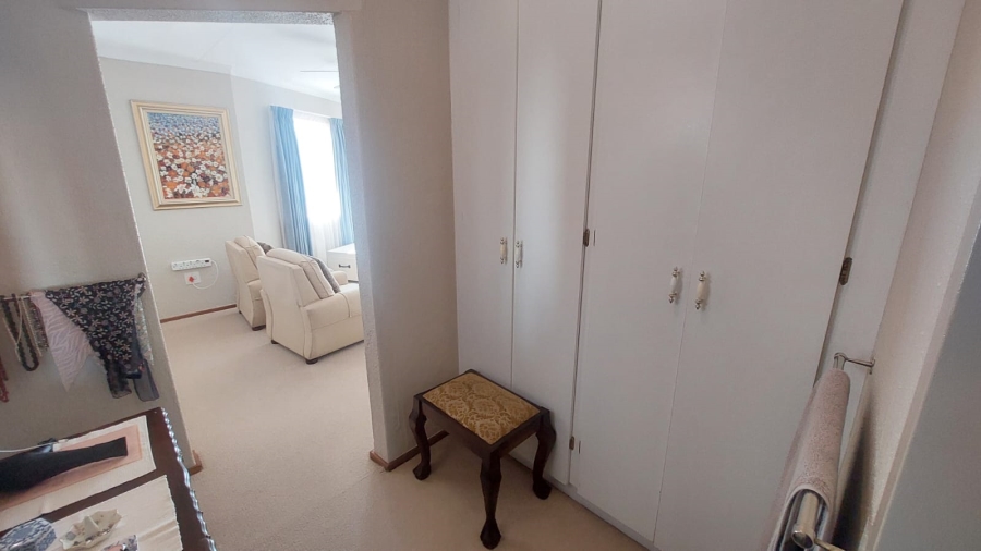 6 Bedroom Property for Sale in Rant En Dal Gauteng
